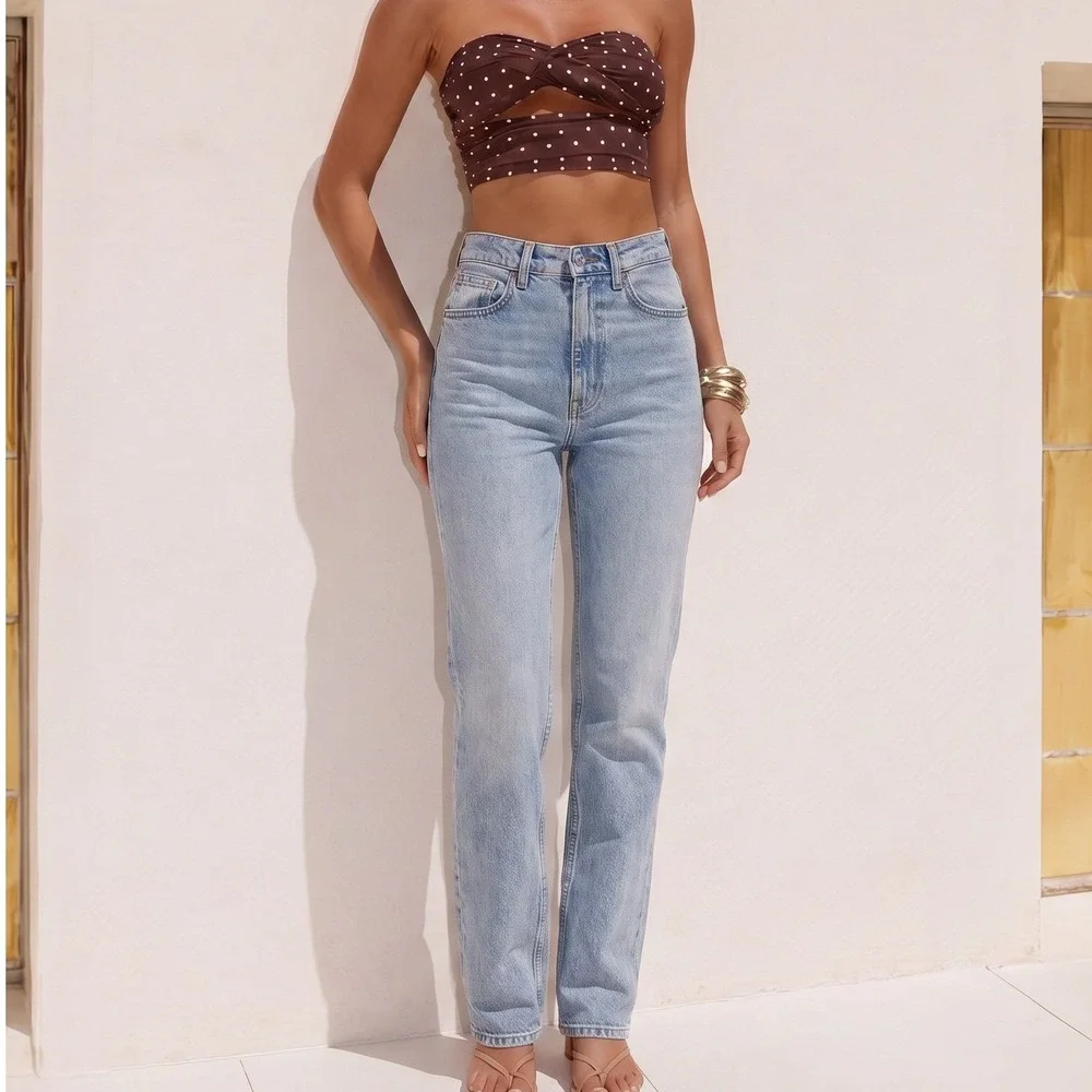 Zara Women High Waisted Straight Leg Light Wash Denim Jeans Size 2 USA 26 Waist